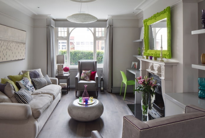 interieur van een grijze woonkamer met felle accenten
