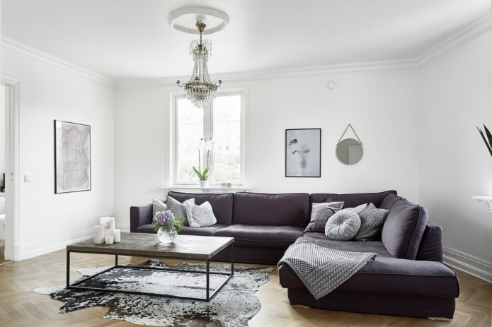 afwerking van het plafond in de woonkamer in Scandinavische stijl