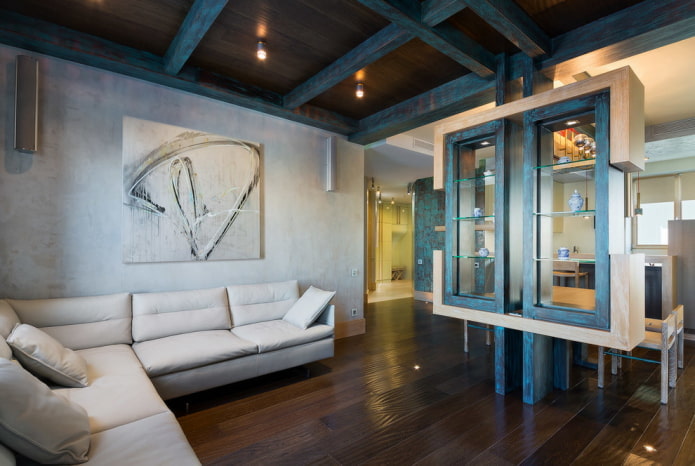 Betonachtige muren, houten plafond