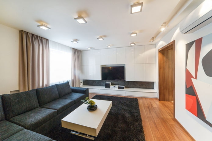 decoratie en verlichting in de woonkamer in een minimalistische stijl
