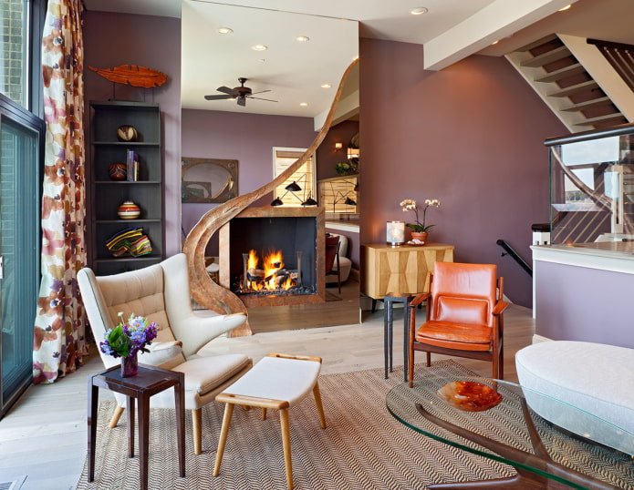 woonkamer met paarse muren