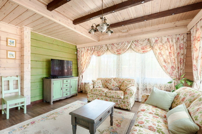 Beige en groene woonkamer
