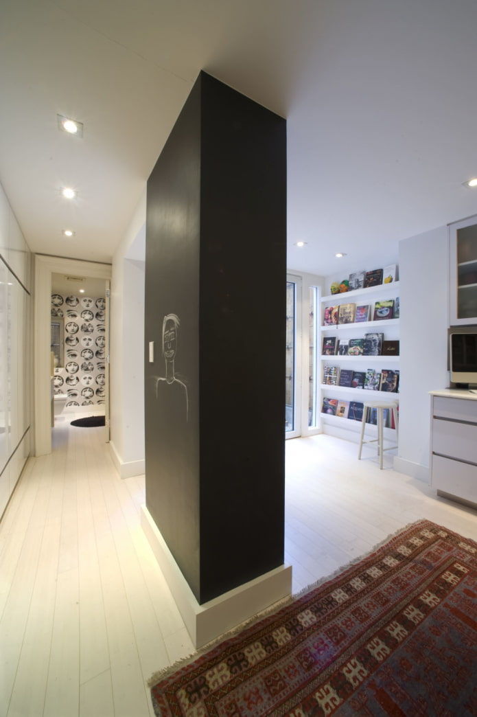 versla de kolom in het appartement