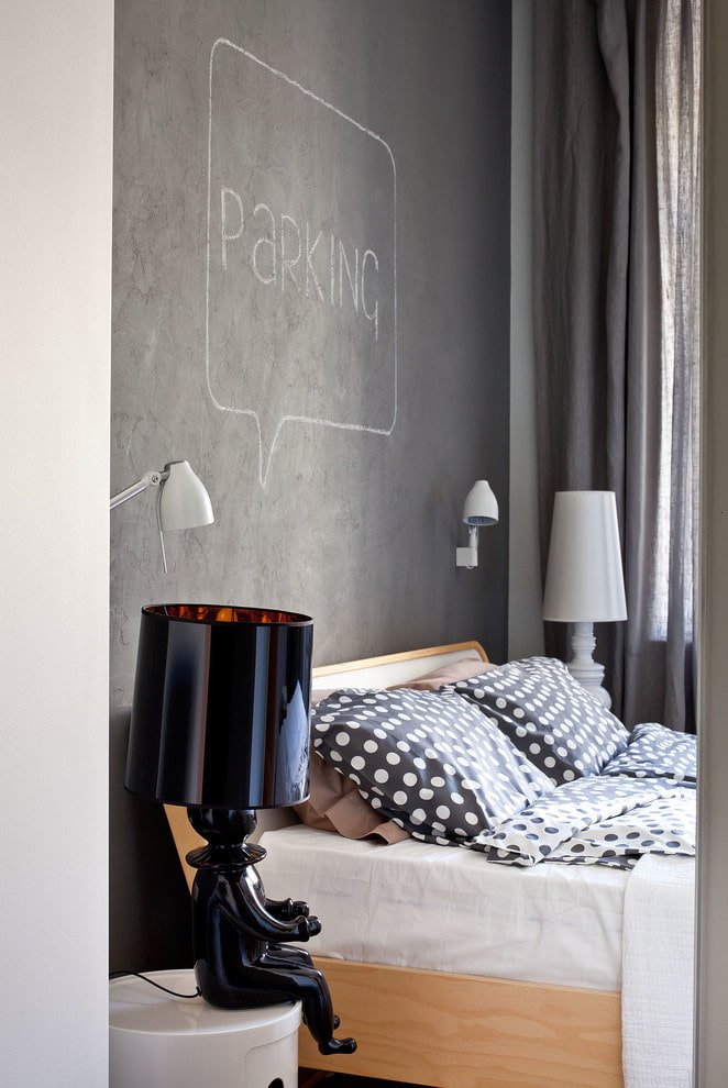 leistenen muur in de slaapkamer
