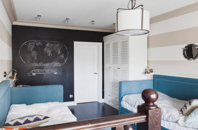 kinderkamer voor twee met krijtbordmuur