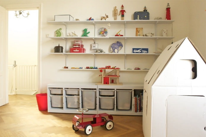 organizers voor het opbergen van speelgoed in de kinderkamer