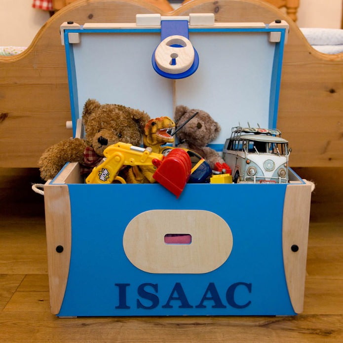 kist om speelgoed in de kinderkamer in op te bergen