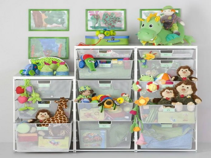 organizers voor het opbergen van speelgoed in de kinderkamer