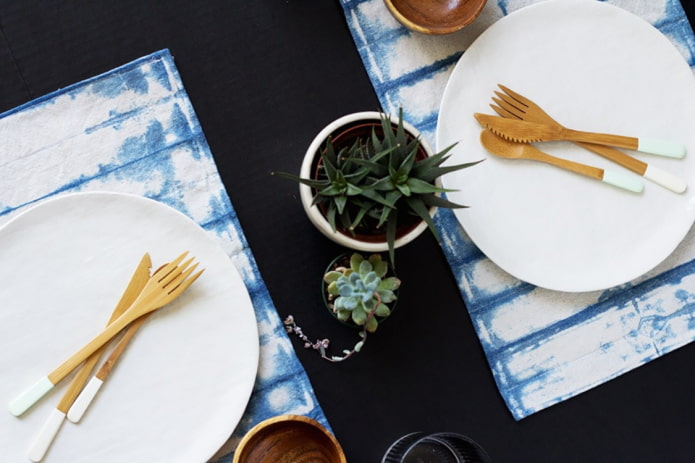 Servetten in de shibori-techniek