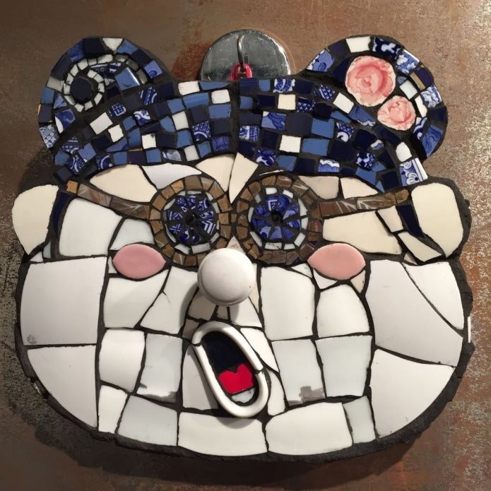 portret van gebroken servies
