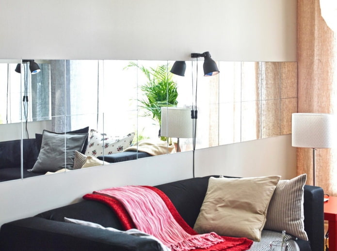 LOTS in de slaapkamer-woonkamer