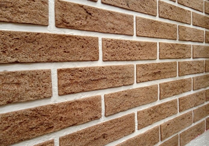 Flexibele baksteen aan de muur