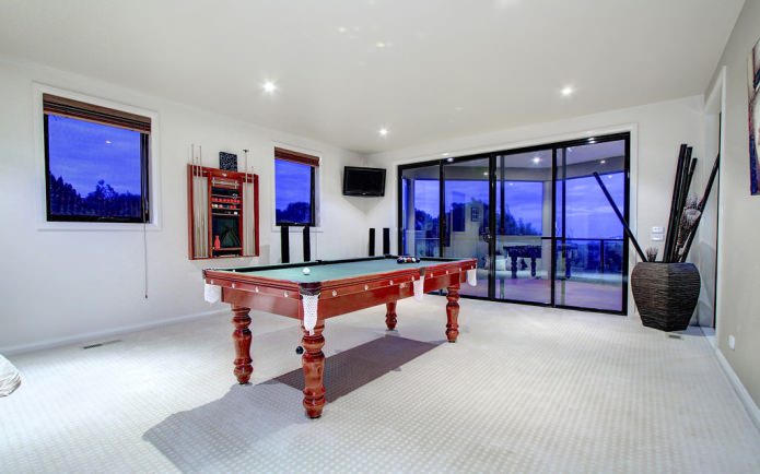 Interieur van een biljartkamer in huis
