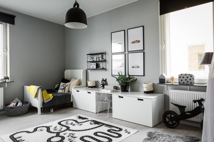 meubels en decoratie in het interieur van een grijze kinderkamer
