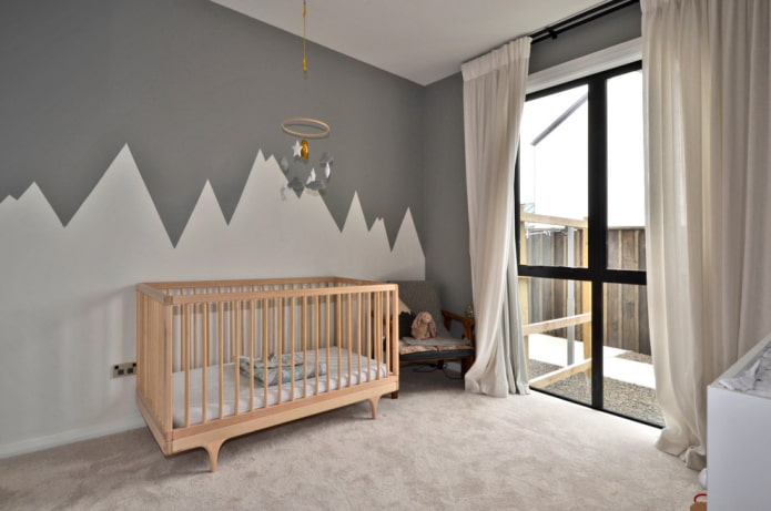 interieur van een beige en grijze kinderkamer