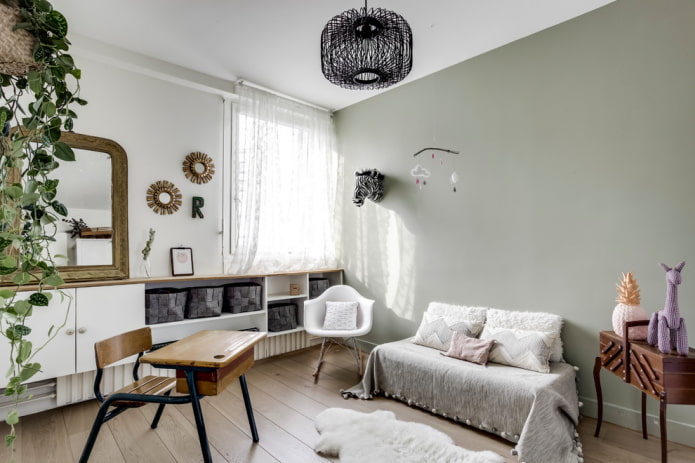 meubels en decoratie in het interieur van een grijze kinderkamer