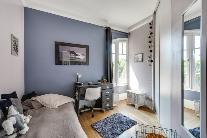 interieur van een blauwgrijze kinderkamer