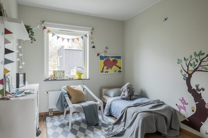 kleine kinderkamer in grijs