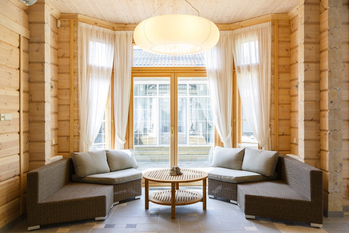 woonkamerontwerp in het interieur van een blokhut