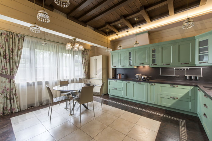 keukendesign in het interieur van een blokhut