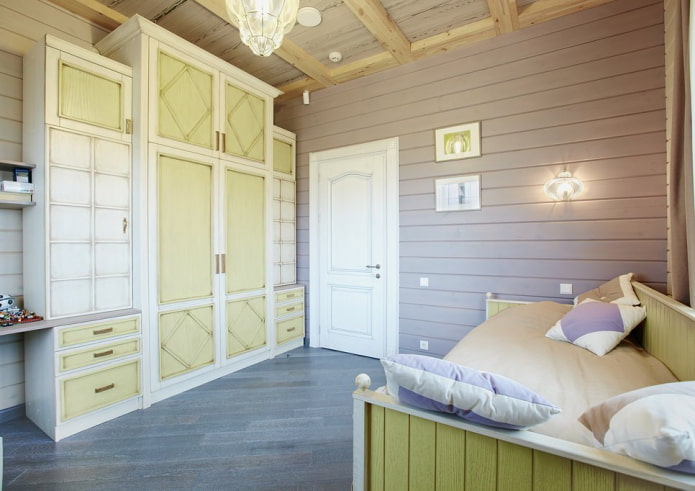 ontwerp van een kinderkamer in het interieur van een blokhut