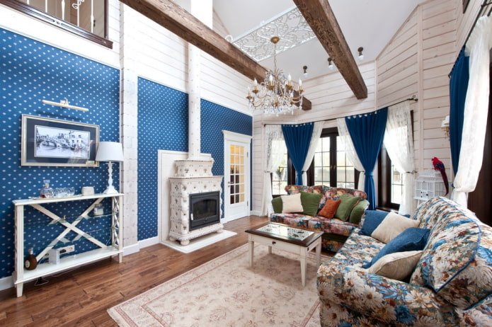 open haard in het interieur van de woonkamer in het huis