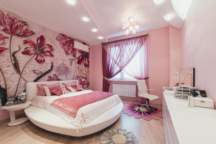 fotobehang met bloemen op de muur in de slaapkamer 