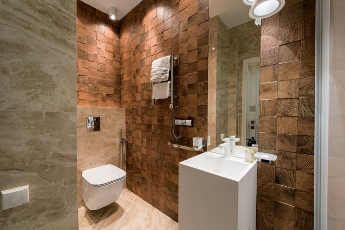 moderne kleine badkamer met houten wandafwerking