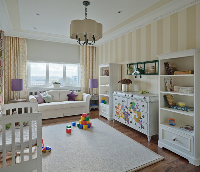 melkachtig beige kinderkamerinterieur