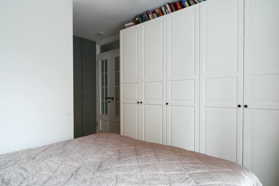 grote kast in de slaapkamer