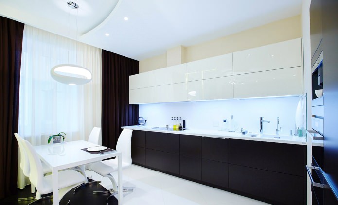 minimalistische keuken met zwart-wit meubilair 