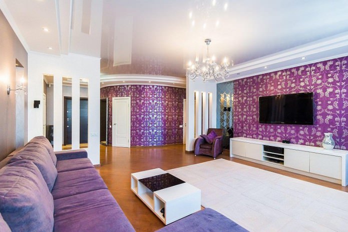 paarse muren in de woonkamer