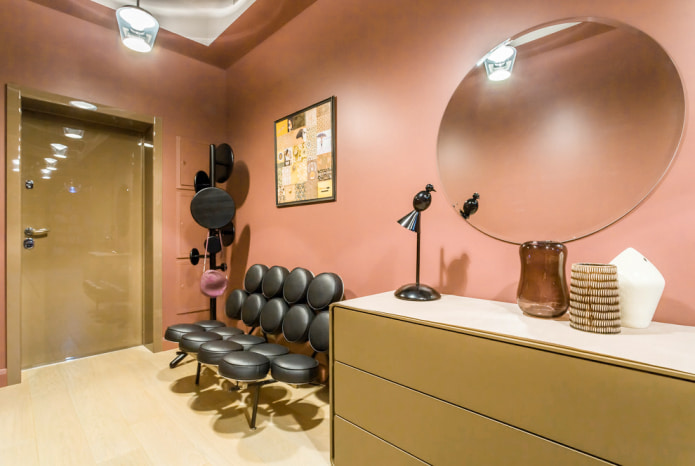 de hal schilderen in perzikkleur