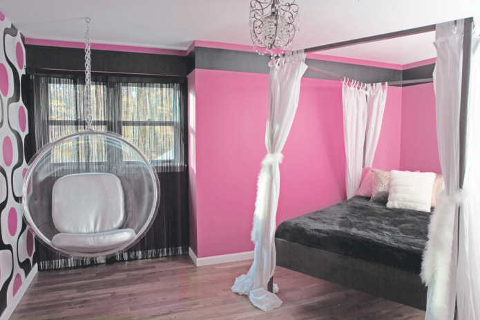Zwarte, witte en roze slaapkamer