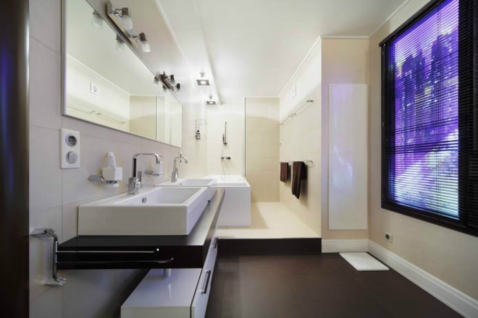 moderne badkamer met vals raam
