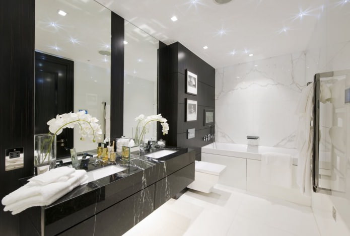 Natuursteenafwerking van een badkamer in moderne stijl
