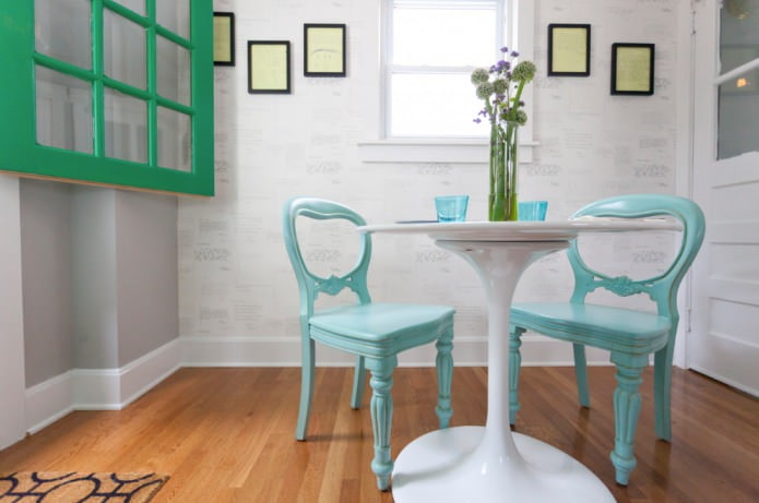 licht turquoise stoelen