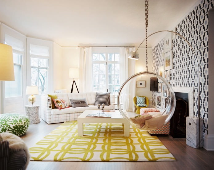 glazen fauteuil in de woonkamer