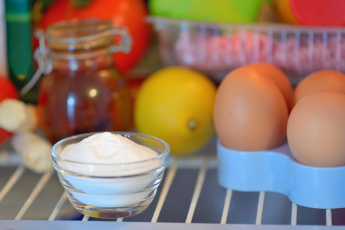 Baking soda in de koelkast