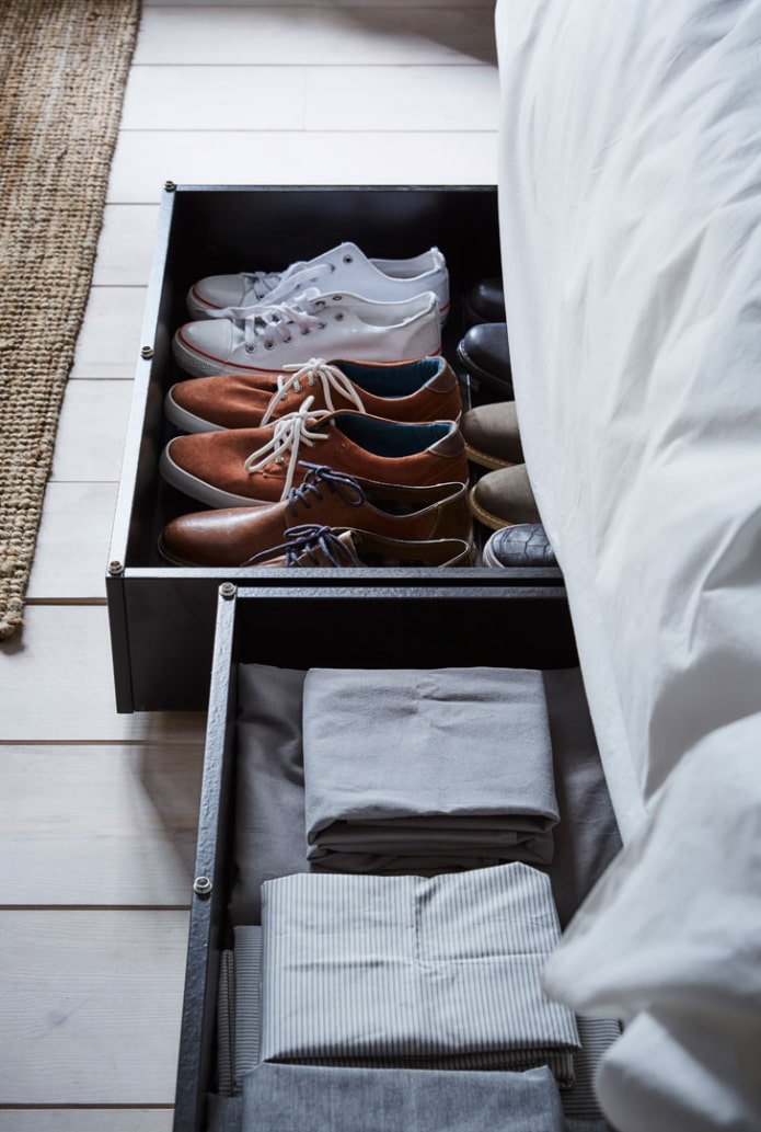 laden onder het bed