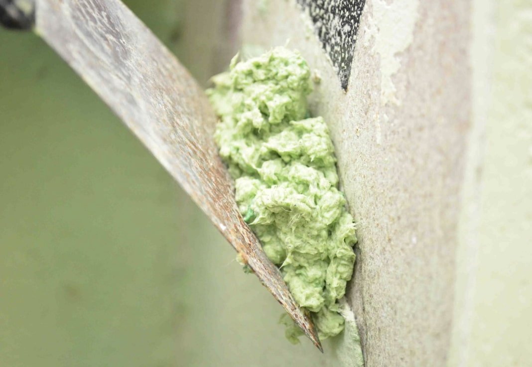 Hoe breng ik vloeibaar behang aan?