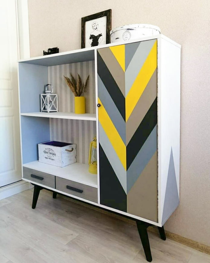 Een bruin dressoir opnieuw verven