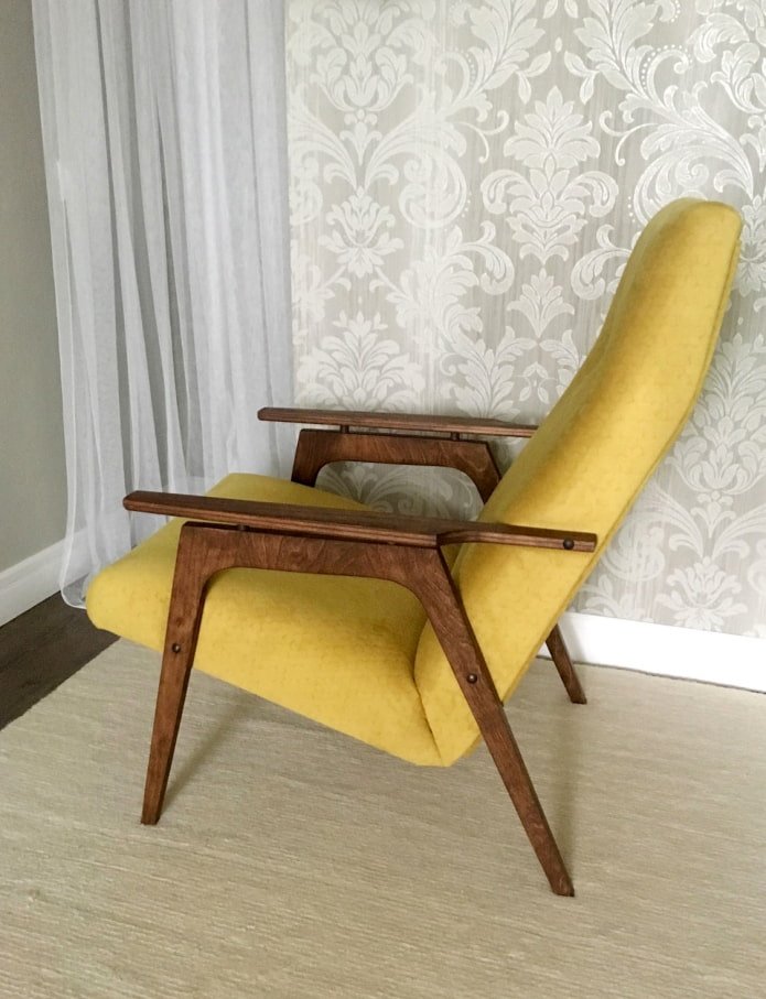 Gerestaureerde Sovjet-fauteuil