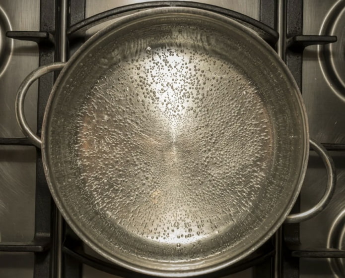 water in een pannetje
