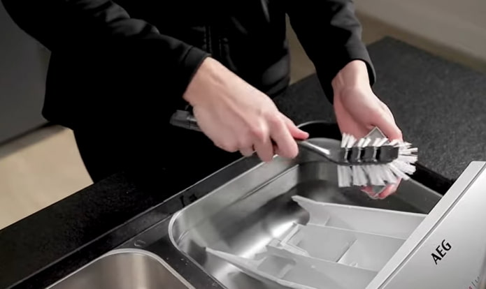cleaning the tray