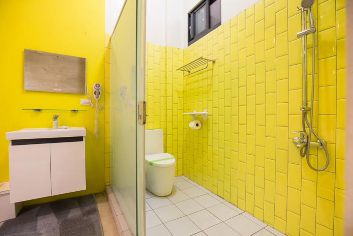 Voeg voor tegels in het interieur van de badkamer