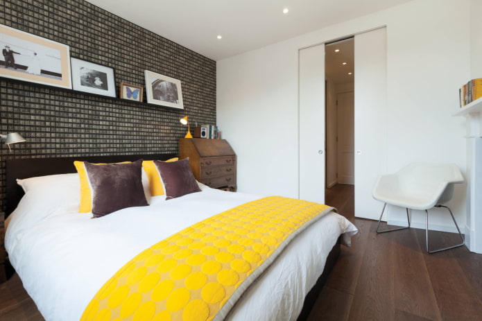 Bed schuin tegenover de deur