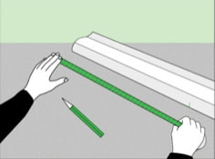 Hoe u een plafondplint aan een spanplafond lijmt: voorbereiding