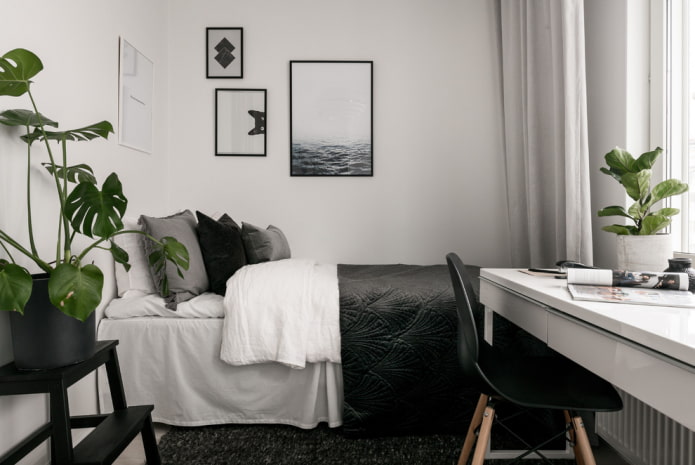 Bed tegen de muur