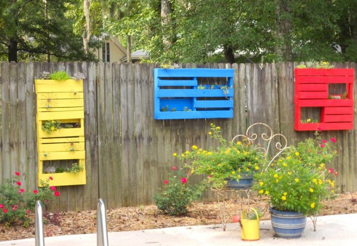 Veelkleurige pallets
